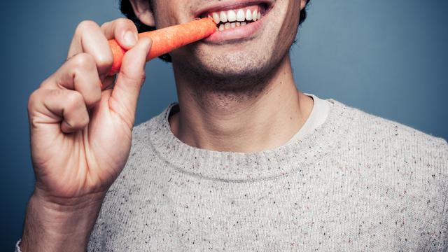 Mengunyah sayuran kaya serat (iStock)