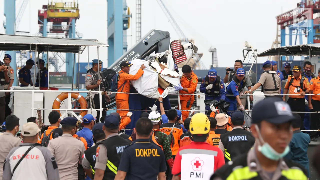 SAR Gabungan Kembali Temukam Serpihan dan Korban Lion Air JT 610