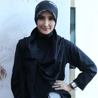 'Begitu lepas lipstik warna bibir saya pucat,' ungkapnya Inneke Koesherawati di Beauty Store Wardah Cosmetics, fx Sudirman, Jakarta Pusat, Jumat (4/9/2015). (Galih W. Satria/Bintang.com)