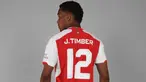 Bek asal Belanda, Jurrien Timber baru saja diresmikan menjadi rekrutan anyar Arsenal pada bursa transfer pemain musim 2023/2024. Tercatat, selama rentang hampir 30 tahun terakhir, Jurrien Timber menjadi rekrutan kelima The Gunners asal Belanda. Berikut daftar lengkapnya. (arsenal.com)
