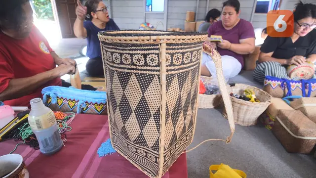 Perajin Mahakam Ulu