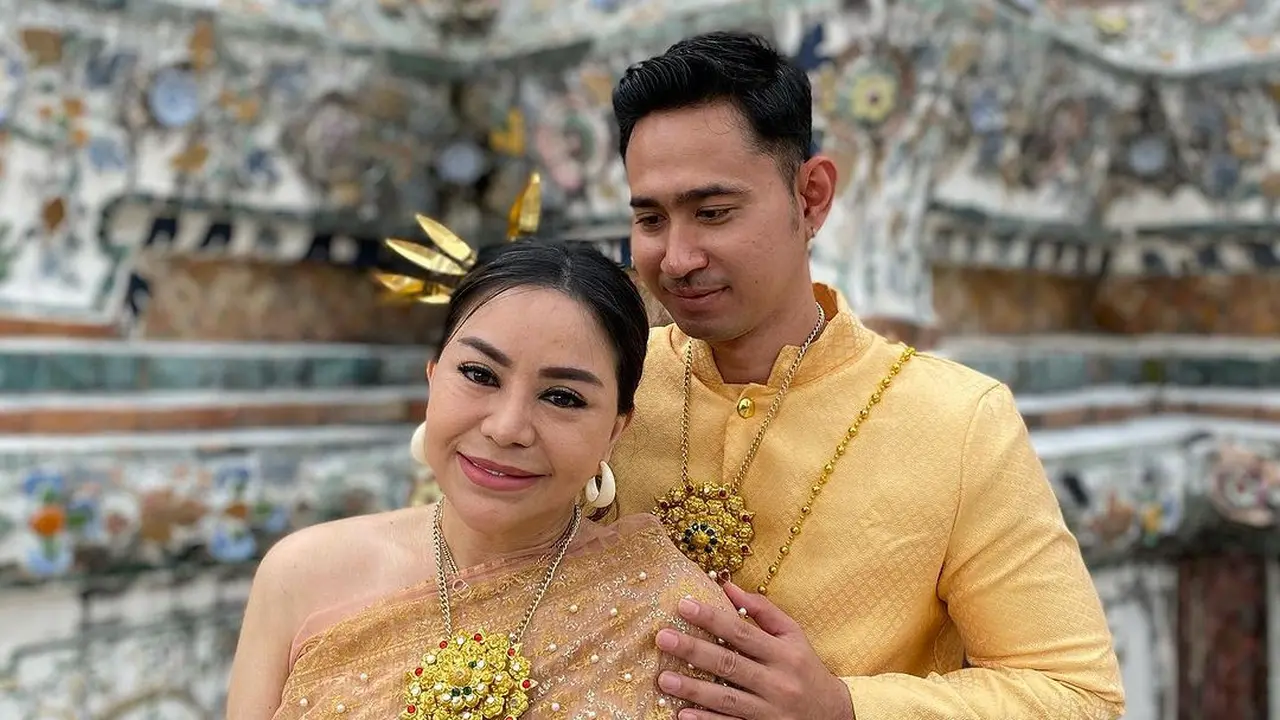 6 Potret Kebersamaan Anisa Bahar dan Pacar Brondongnya, Lebih Muda 19 Tahun