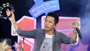 Vokalis Band Noah, Ariel, tampil dalam acara Annual Gathering "JICT Family Day 2016 di Dufan, Taman Impian Jaya Ancol, Jakarta, Minggu (11/12). Acara yang dihadiri keluarga besar JICT itu mengusung Tema 'We Are One JICT. (Liputan6.com/Herman Zakharia)