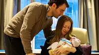 Chelsea Clinton, putri tunggal mantan presiden Amerika Serikat, Bill Clinton, baru saja melahirkan anak pertamanya pekan ini.