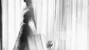 Gaun pernikahannya dibuat begitu indah sesuai dengan impian Adinia. Kali ini, Mel Ahyar menjadi desainer yang berhasil wujudkan mimpinya. [Foto: Instagram/ Adinia Wirasti].