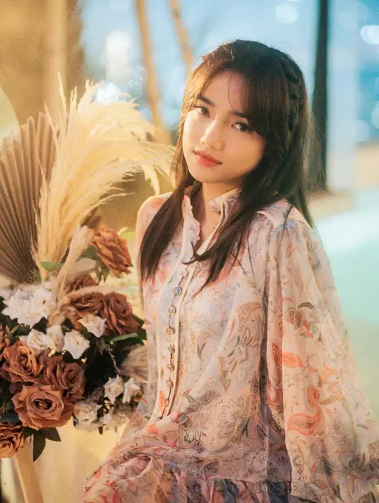 <p>Thoriq Halilintar merespons kabar Fuji punya pacar baru. Isu ini muncul gara-gara Fuji mengunggah foto siluet bayangan cewek menggandeng seorang pria. (Foto: Dok. Instagram @</p>