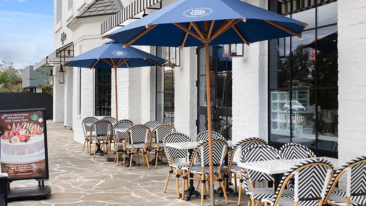 Selain makanan yang lezat, Paris Baguette juga menawarkan suasana nyaman yang cocok untuk brunch di siang hari atau sekadar nongkrong sambil ngopi sore.