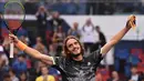 Petenis Yunani, Stefanos Tsitsipas tersenyum setelah mengalahkan Novak Djokovic dari Serbia pada perempat final tunggal putra tenis Shanghai Masters di Qizhong Forest Sports City Tennis Center di Shanghai, China (11/10/2019). Tsitsipas menang 3-6, 7-5, 6-3 atas Djokovic. (AFP Photo/Noel Celis)
