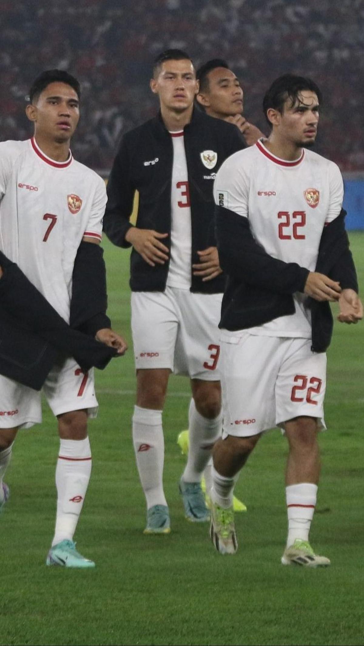 Nathan yang bertugas mengeksekusi tendangan bebas langsung disambar Ridho yang maju ke area kotak penalti hingga memenangi duel dengan bek Filipina dan melepas tendangan ke gawang.&nbsp;Foto: Liputan6.com / Herman Zakharia