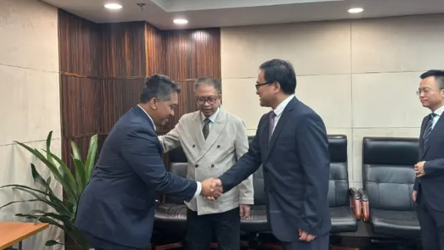 Pertemuan antara Deputi Bidang Koordinasi Kerja Sama Ekonomi dan Investasi Kemenko Bidang Perekonomian, Edi Prio Pambudi, dan Director General of Department of International Trade and Economic Affairs, Ministry of Commerce RRT, Chen Chao. (Foto: istimewa