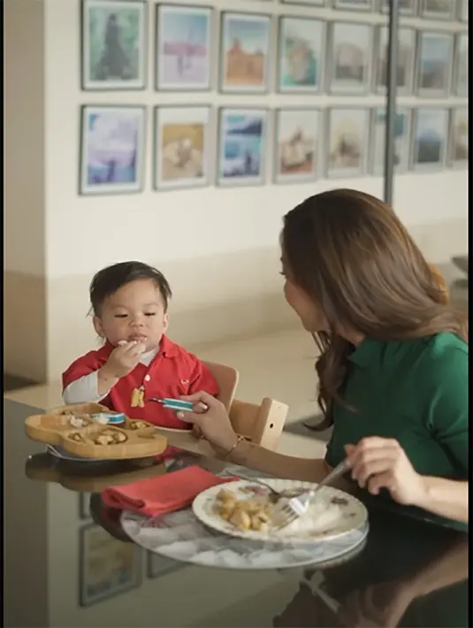 Nikita Willy salah satu artis yang kerap dipuji cara parentingnya. [Instagram/nikitawillyofficial94]