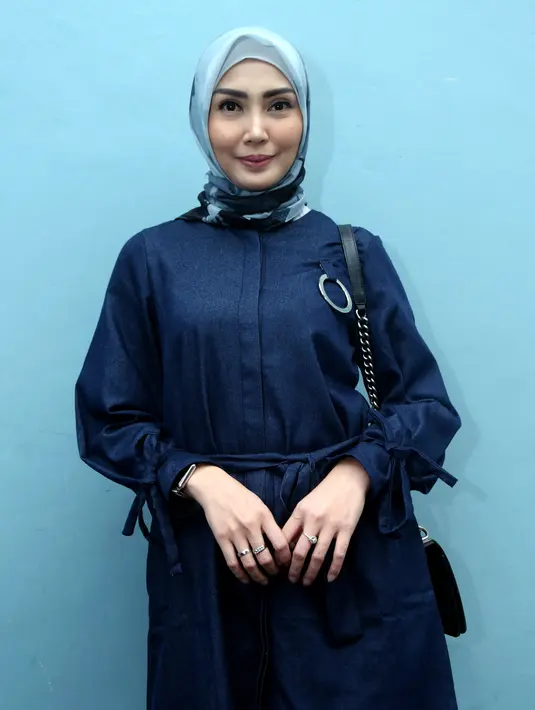 Banyak yang tidak disangka-sangka setelah memutuskan berhijab. Perempuan 31 tahun kelahiran Palembang itu malah kebanjiran tawaran pekerjaan. (Nurwahyunan/Bintang.com)