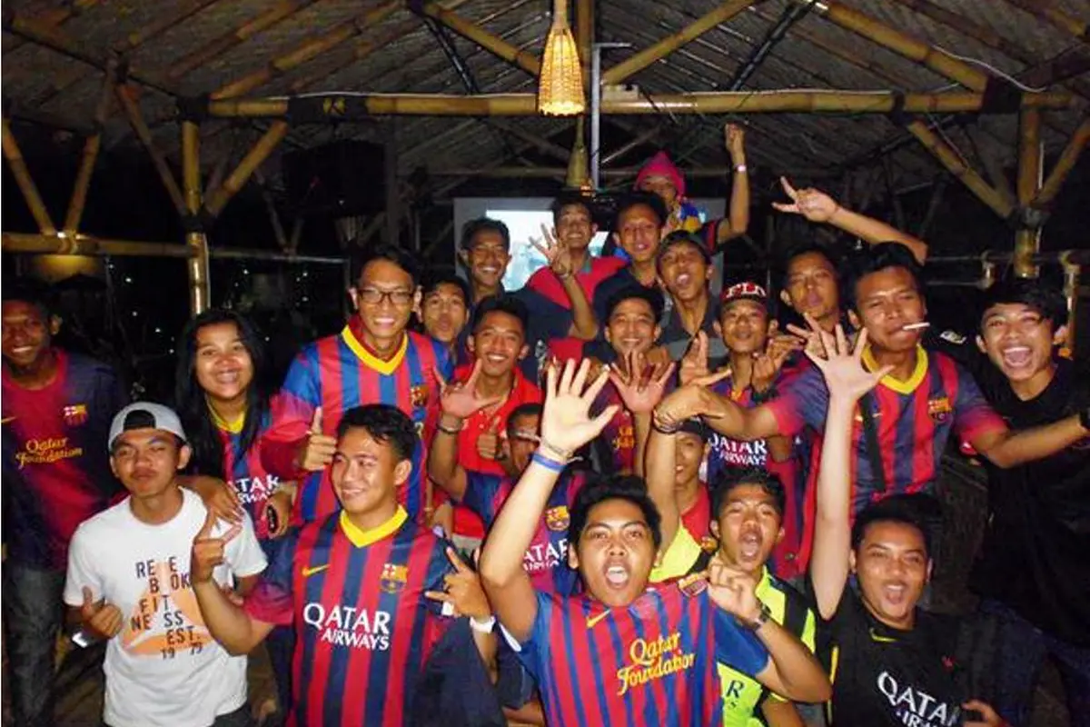 Potret Keseruan Nonton Bareng Barcelona Vs Juventus