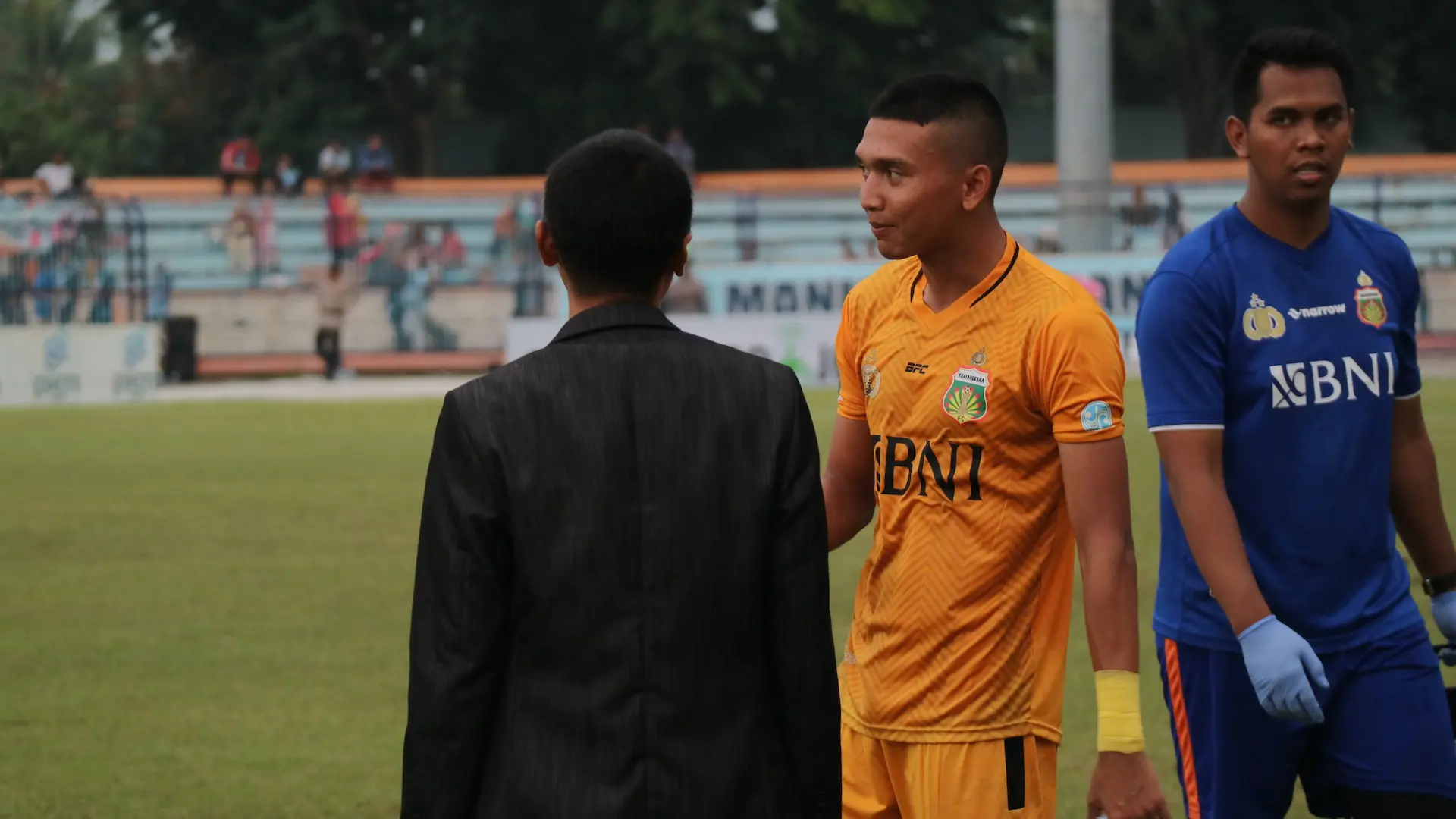 Dendy Sulistyawan mencetak gol pertama di markas mantan klub, Persela Lamongan. (Bola.com/Aditya Wany)