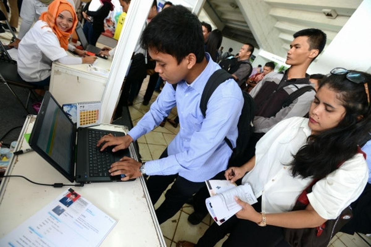 Geliat pencari kerja serbu Job For Career 2015