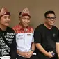 Ketua PaSKI Sumsel Fikri Haikal berfoto dengan komedian nasional, yakni Jarwo Kwat, Abdel dan Denny Cagur.(Dok. Pribadi Fikri Haikal / Nefri Inge)