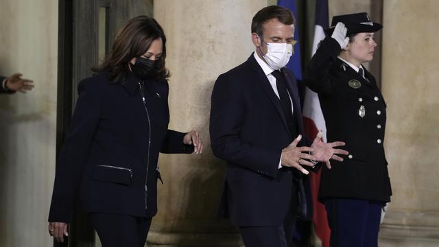 Presiden Prancis Macron Bertemu Wapres AS Harris