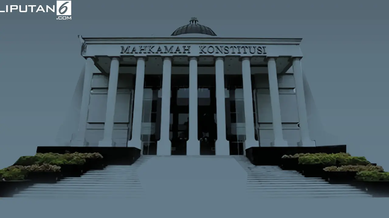 Banner Gedung Mahkamah Konstitusi (MK)