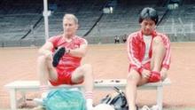 Anatoli Polosin dan asistennya Danurwindo saat menukangi Timnas Indonesia dalam persiapan SEA games 1991. (Bola.com/Dok. Pribadi)