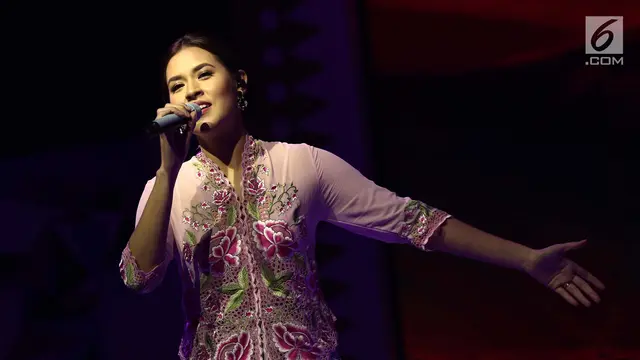 Kenakan Kebaya Encim, Raisa Meriahkan Pemilihan  Abang None Jakarta 2017