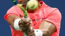 Petenis unggulan pertama asal Spanyol, Rafael Nadal melakukan smesh ke arah petenis Rusia, Andrey Rublev pada perempatfinal turnamen AS Terbuka 2017 di New York, Rabu (6/9). Nadal mengalahkan Rublev hanya dalam waktu 97 menit. (AP Photo/Adam Hunger)