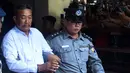 Tersangka pembunuhan pengacara muslim Myanmar Ko Ni,  Kyi Lin usai menjalani sidang putusan di Yangon (15/2). Kyi Lin menembak  Ko Ni di luar lapangan terbang internasional Rangoon 29 Januari 2017, pukul 17.00 waktu setempat. (AFP Photo/Myo Kyaw Soe)