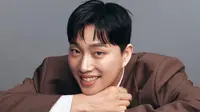 Park Wi Tersenyum (credit: instagram.com/we_park)