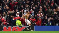 Cristiano Ronaldo selebrasi setela mencetak gol ke gawang Villarreal pada menit ke-95. Gol ini membawa Manchester United menang 2-1 pada matchday kedua Grup F Liga Champions 2021/2022 di Old Trafford, Kamis (30/9/2021) dini hari WIB. (AFP/Anthony Devlin)
