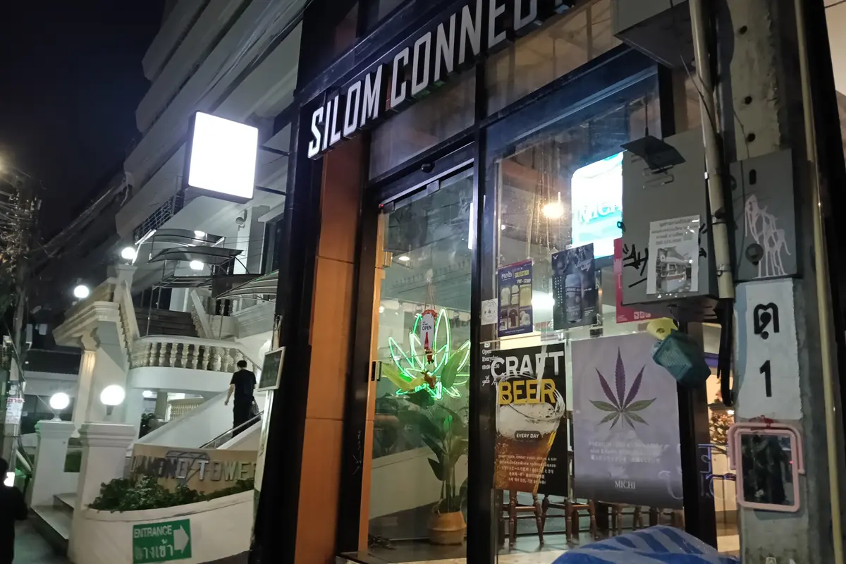 Michi Cannabis Bar, kafe yang menjajakan ganja di daerah Si Lom, Bangkok, Thailand. (Liputan6.com/Maulandy)