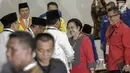 Suasana pertemuan Ketua Umum Gerindra Prabowo Subianto dan Ketua Umum PDI Perjuangan Megawati Soekarnoputri di Ruang Sidang Utama KPU, Jakarta, Minggu (18/2). Sebanyak 14 partai politik lolos menjadi peserta Pemilu 2019. (Liputan6.com/Faizal Fanani)