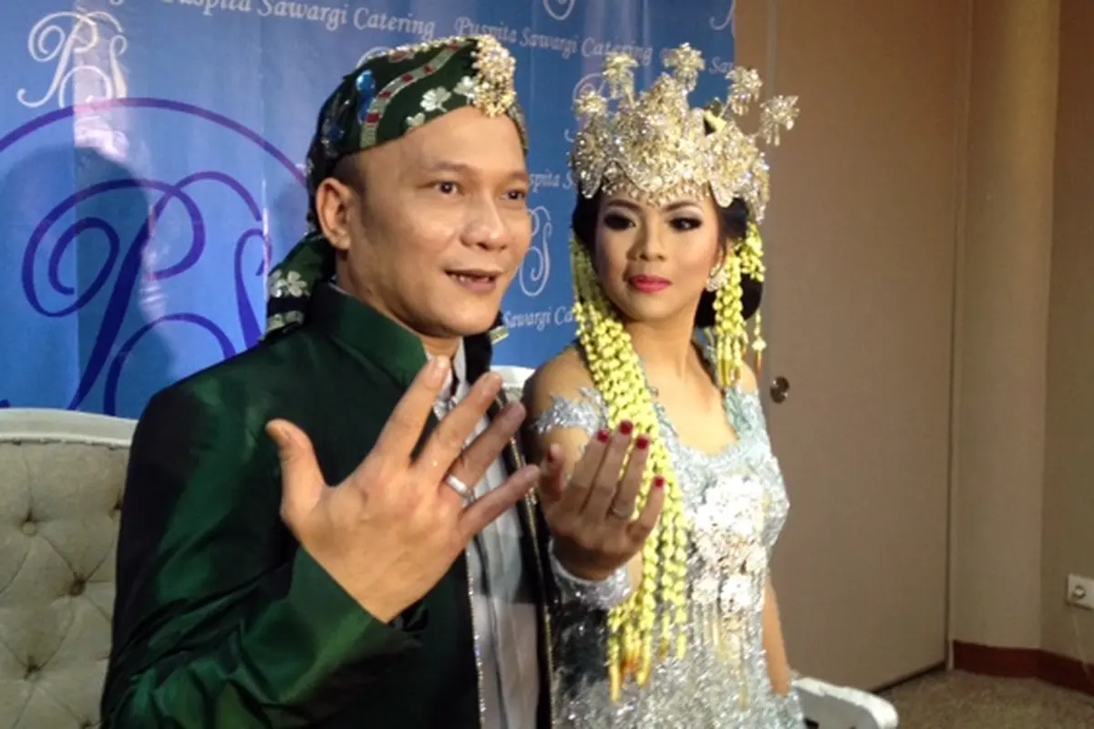 Iwa K dan Istri