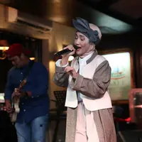 "Sebenarnya ini adalah langkah ke album kedua dan momen yang tepat untuk ke selanjutnya dan bakal ada single-single lainnya lagi yang masih dirahasiakan," ungkapnya. (Nurwahyunan/Bintang.com)