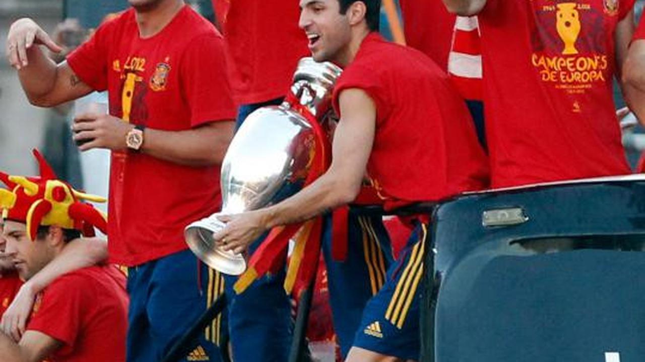 Ribuan warga Spanyol di Madrid sambut trofi Euro 2012