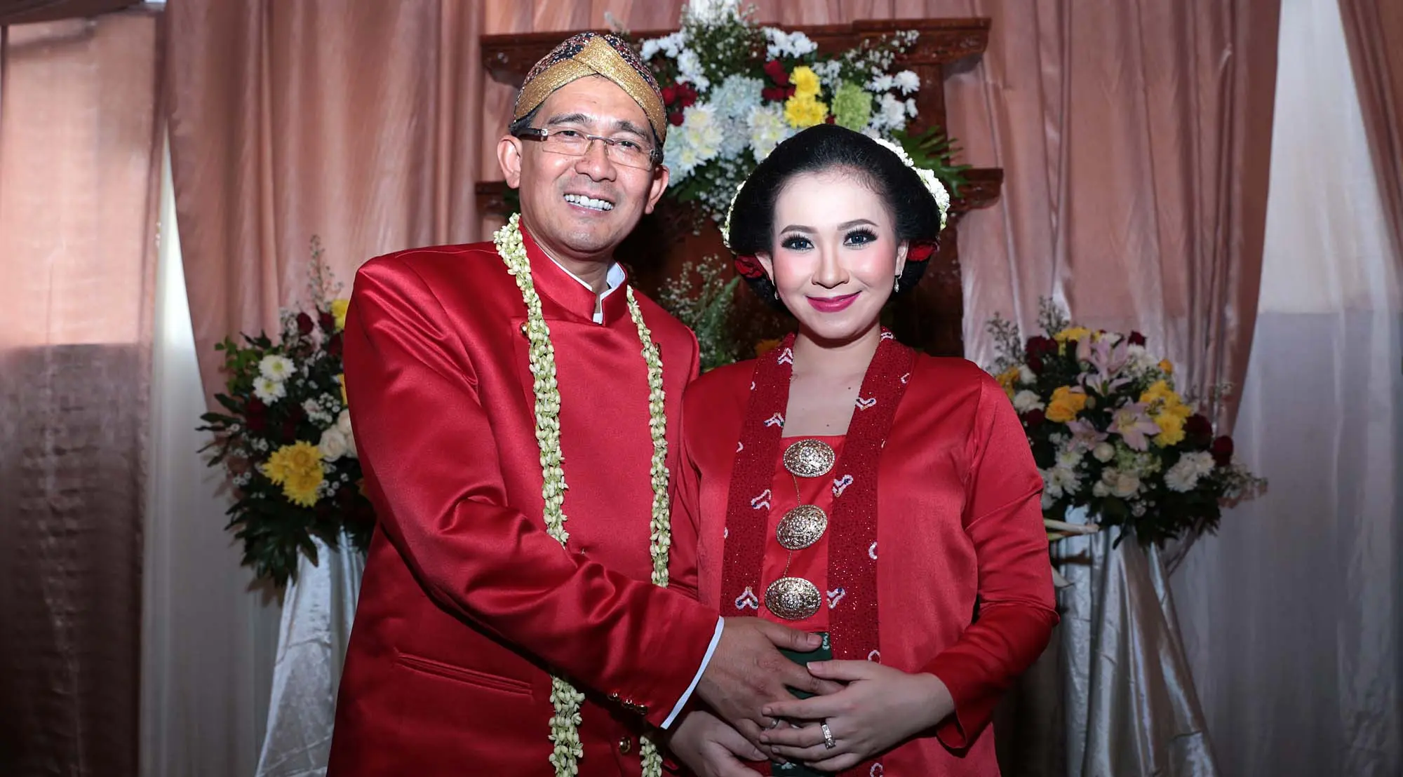 Poppy Putri dan suami (Deki Prayoga/Bintang.com)