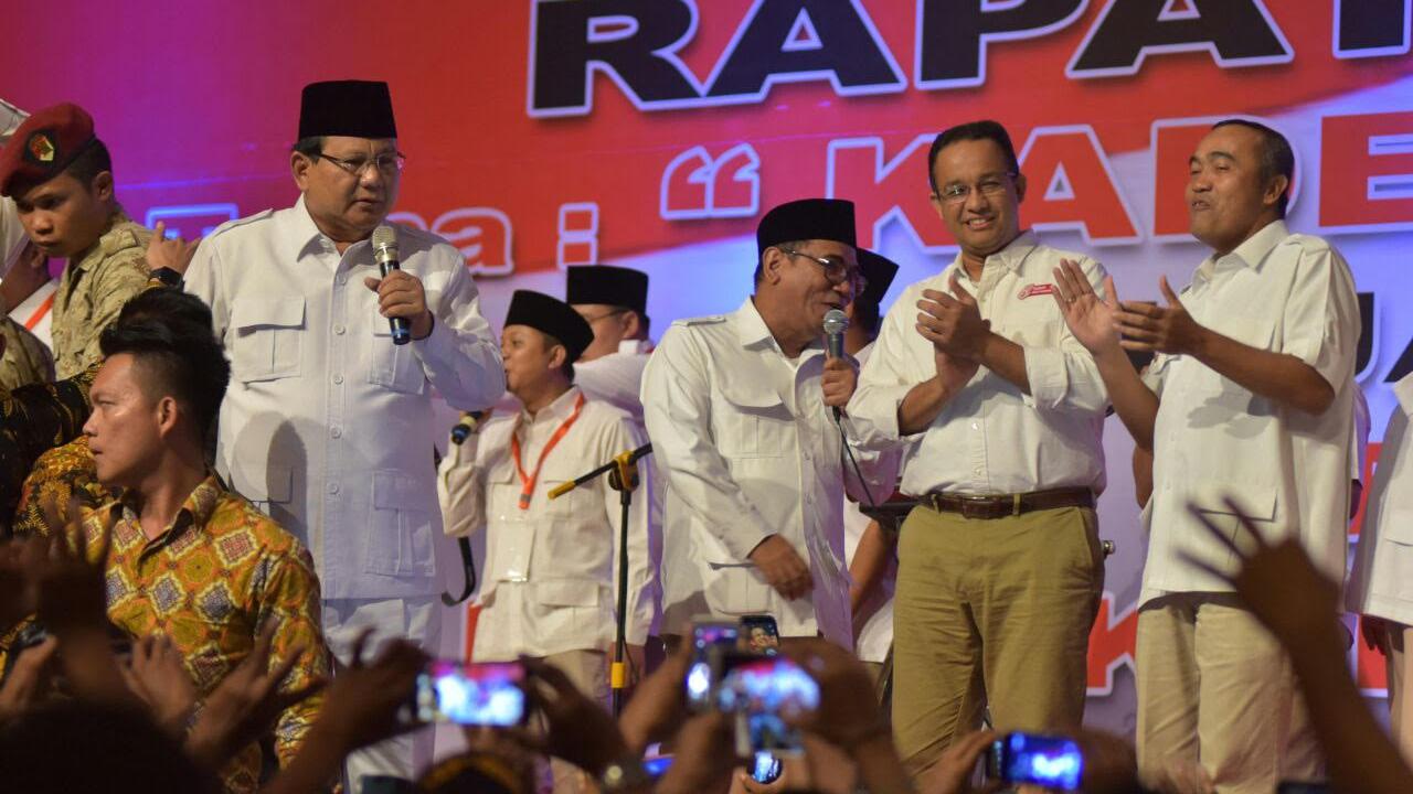 Prabowo Nyanyi bareng Anies-Sandi