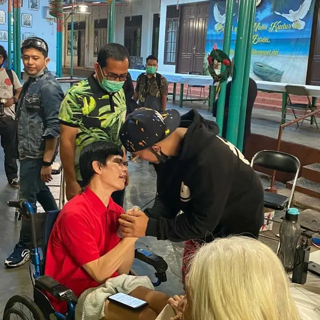Beri Semangat dan Doa, Ini Momen 5 Selebriti saat Bersama El Ibnu Vokalis Band Elkasih