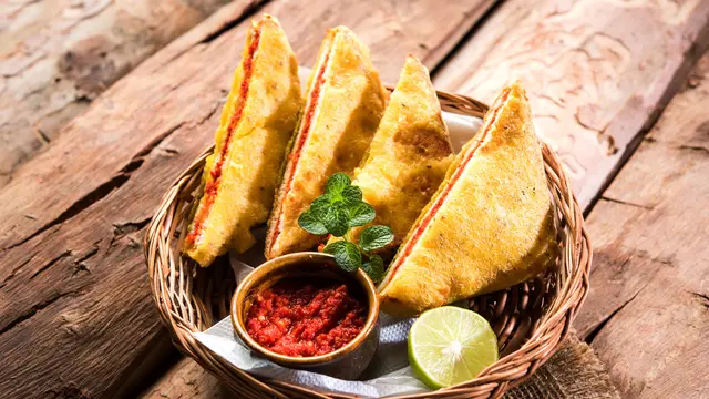 roti tawar goreng isi ayam