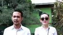 "Iyalah, bukti cinta. Hehehe," ucap Arief seraya tertawa di Polda Metro Jaya, Kamis (24/3/2016). (Deki Prayoga/Bintang.com)