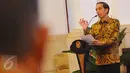 Presiden Jokowi saat membuka financial closing pembiayaan investasi non anggaran pemerintah (PINA) tahun 2017 khususnya untuk proyek jalan tol dari PT Waskita Karya (Persero) Tbk, di Istana Negara, Jakarta, Jumat (17/2). (Liputan6.com/Angga Yuniar)
