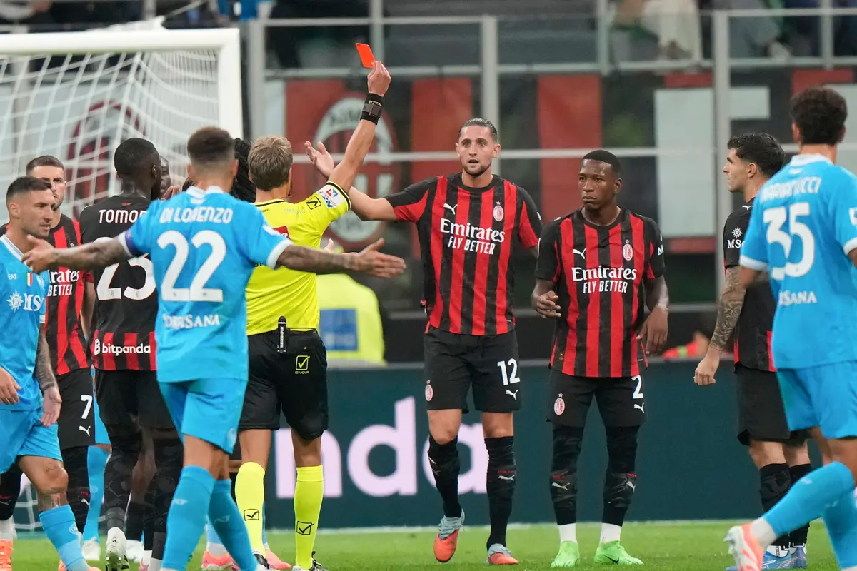 Foto: 10 Pemain AC Milan Sukses Tumbangkan Sang Juara Bertahan Napoli di Liga Italia