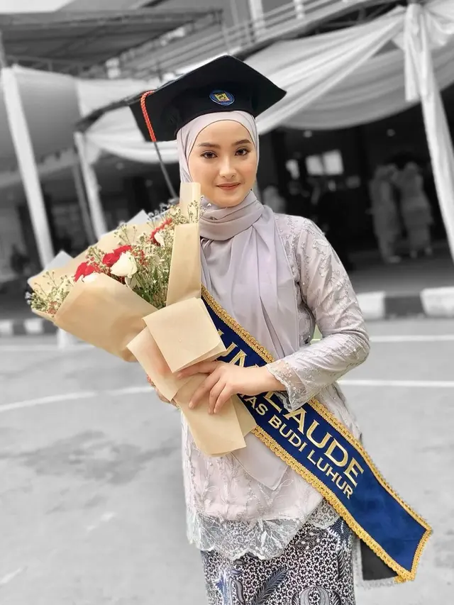 6 Potret Eveline Ovilia Asisten Baru Raffi Ahmad, Pernah Jadi Ajudan Ridwan Kamil