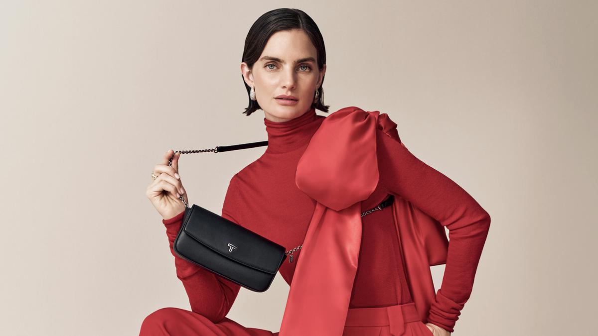 TUMI Luncurkan Kampanye Gift Joy, untuk Musim Liburan