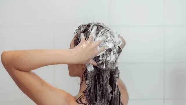 20 Penyebab Rambut Lepek yang Ternyata Bisa dari Polusi dan Kebiasaan Sehari-hari, Temukan Cara Mengatasinya!