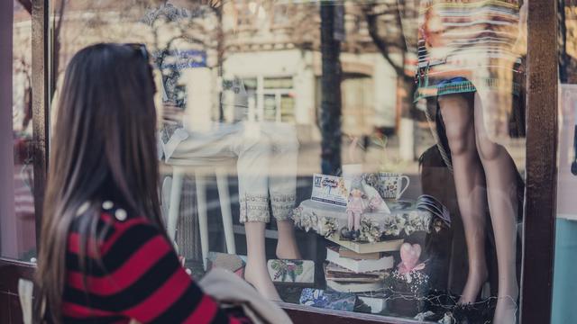 Ilustrasi window shopping