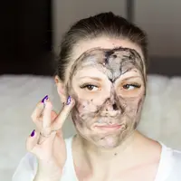 Membuat masker kopi dengan mudah. (unsplash.com/@bermixstudio)
