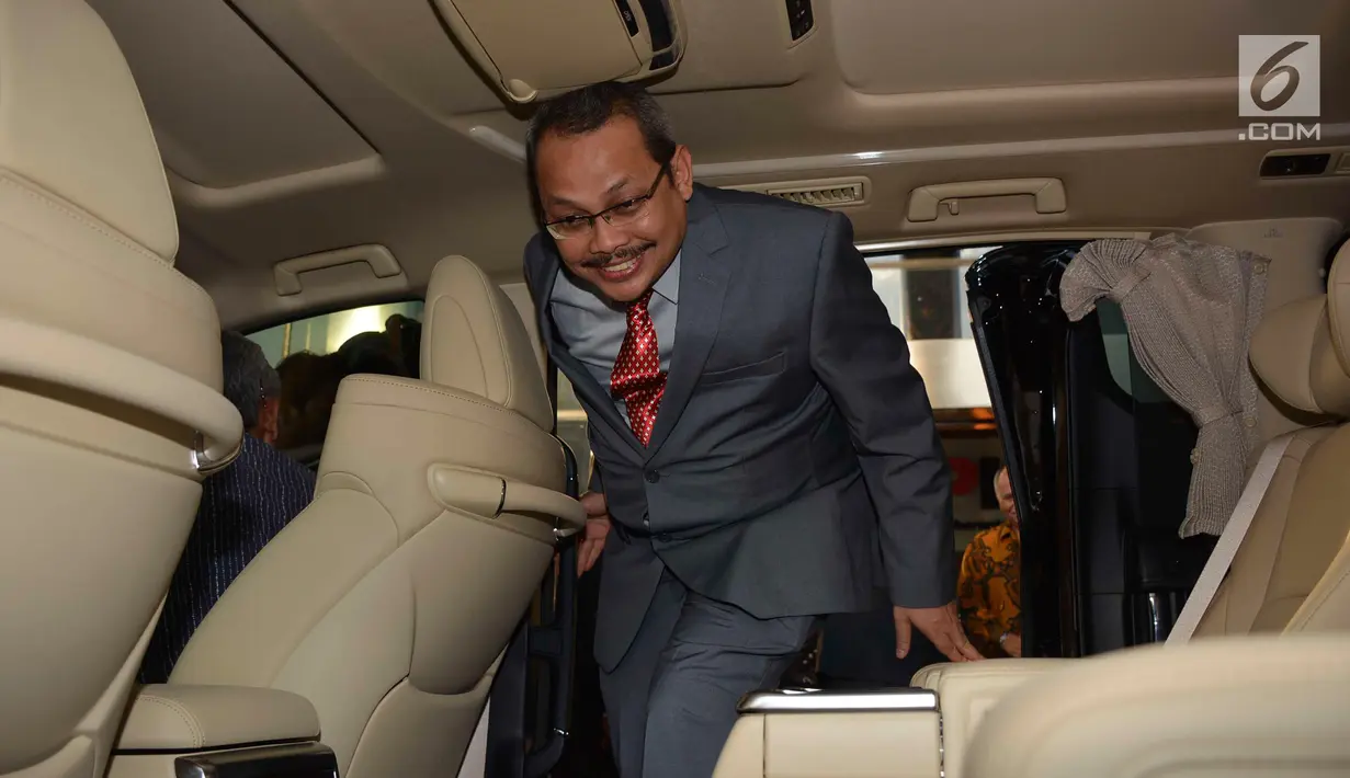 Chief Commissioner Malaysia Anti Corupption Commission Datuk Dzulkifli Bin Ahmad saat tiba di gedung KPK, Jakarta, Rabu (26/7). Dalam pertemuan tersebut keduanya membahas kerjasama memberantas korupsi. (Liputan6.com/Helmi Afandi)