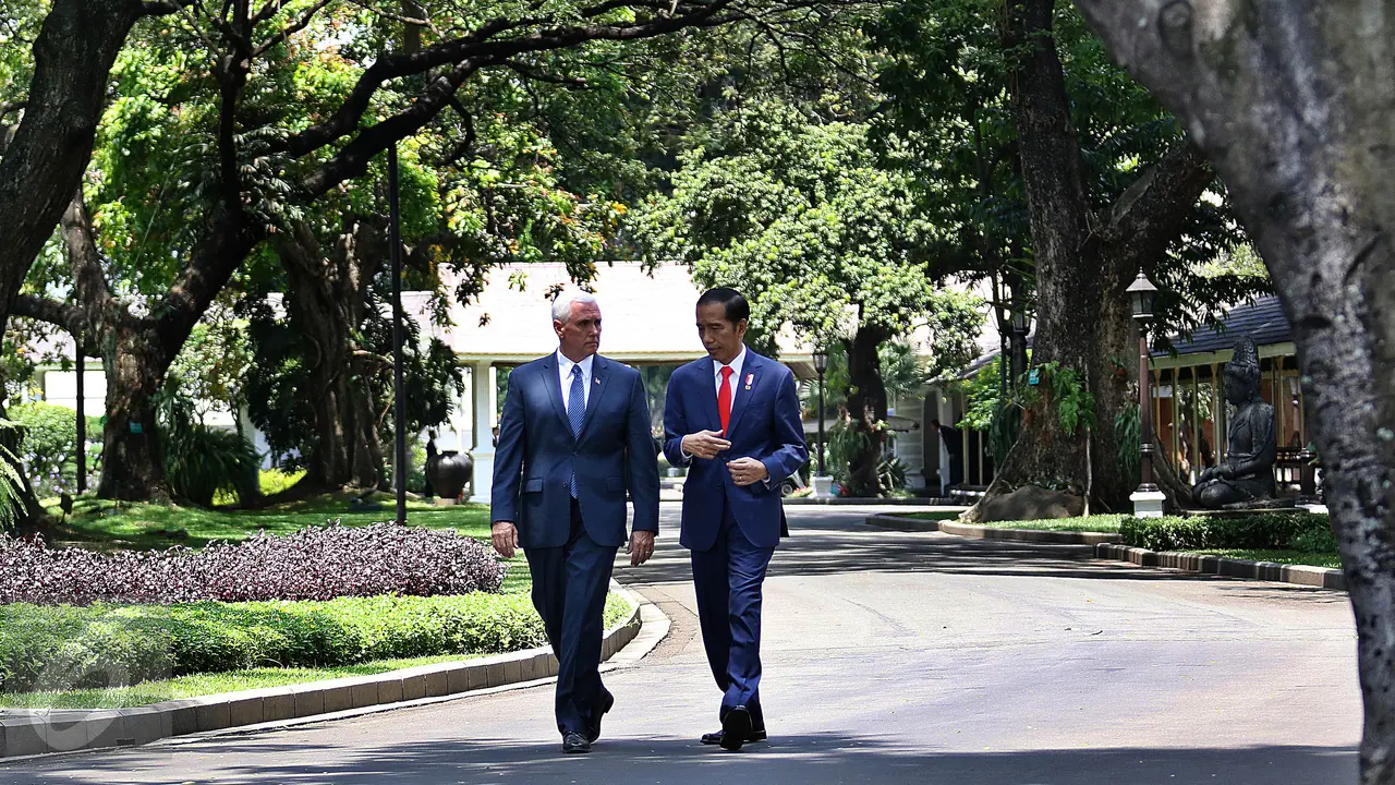 Jokowi Sambut Kedatangan Wapres Amerika Serikat Michael R. Pence di Istana