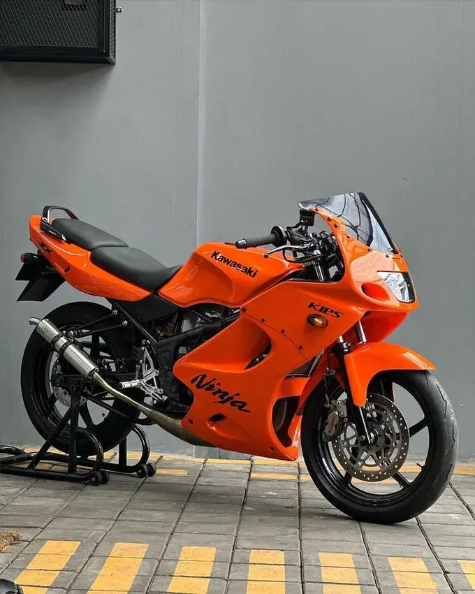 10 Potret Modifikasi Kawasaki Ninja 2-Tak, Motor Antik yang Tak Pernah