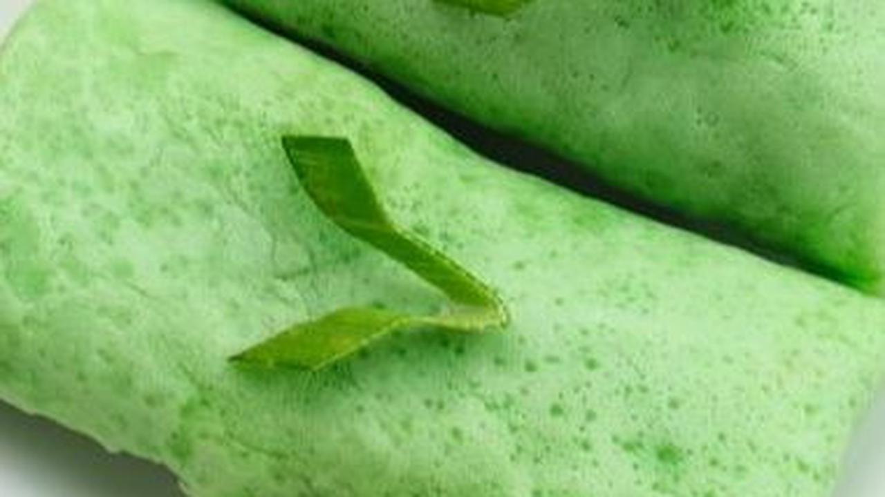 CARA MEMBUAT :
1. Campurkan bahan fla, aduk rata
2. Masak hingga mengental, saring lalu diamkan di chiller
3. Campurkan bahan kulit, aduk rata
4. Masak kulit dadar satu persaty hingga adonan habis
5. Isikan fla kedalam kulit dadar gulung, gulung
6. 
