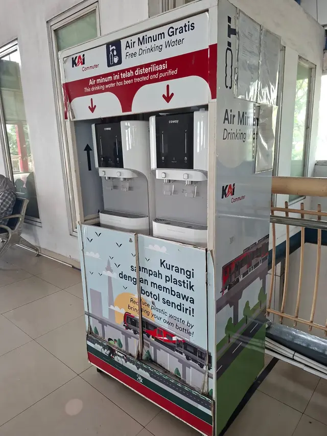 Fasilitas Dispenser Air Gratis di Stasiun Palmerah